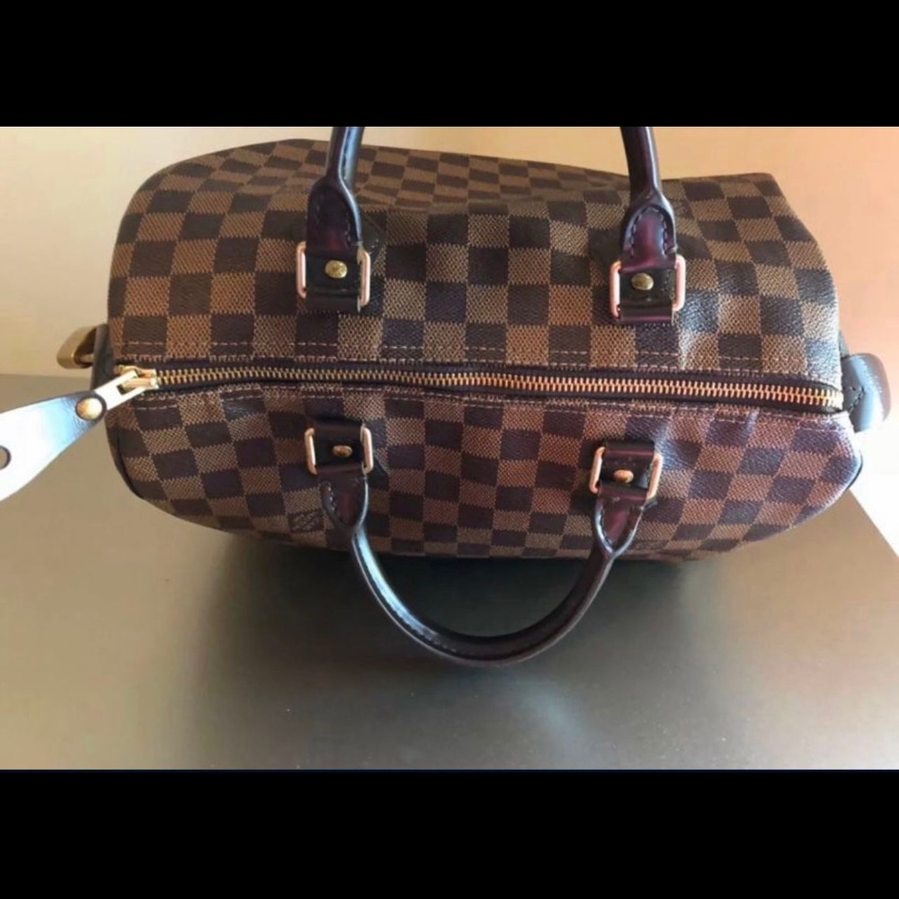 Nothing is wrong with the bag, just going threw a hard time and need the money - Picture 2 of 5